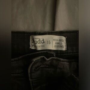 lightly worn women’s black jeans!